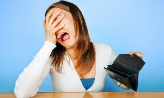 crying-woman-with-empty-wallet