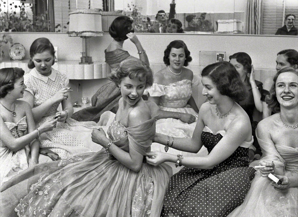 house-party-1950-from-look-mag-debutante-who-went-to-work-1024x746